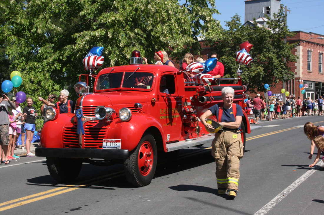 Old Time Picnic Parade in Harrison Idaho